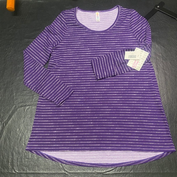 NWT LulaRoe Lynnae Long Sleeve Top (M) - Picture 3 of 6